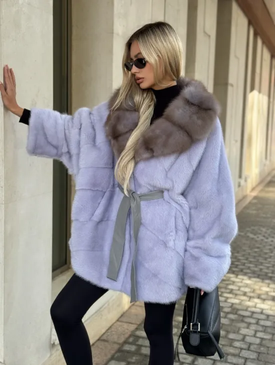 Шуба из норки короткая с куницей воротник