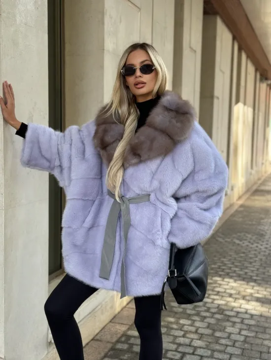 Шуба из норки короткая с куницей воротник