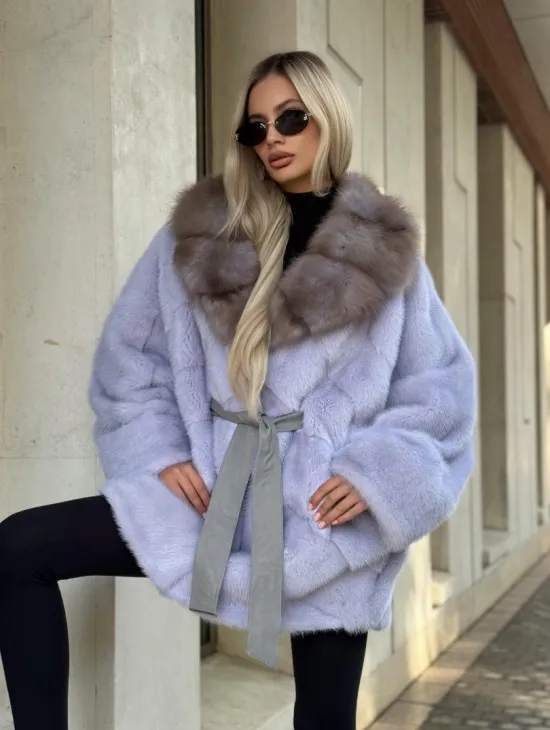 Шуба из норки короткая с куницей воротник