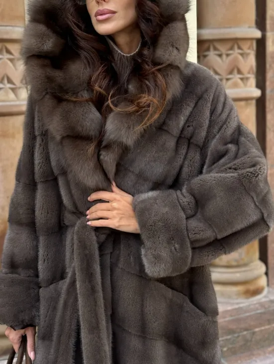 Шуба норковая в цвете мокко с капюшоном куница