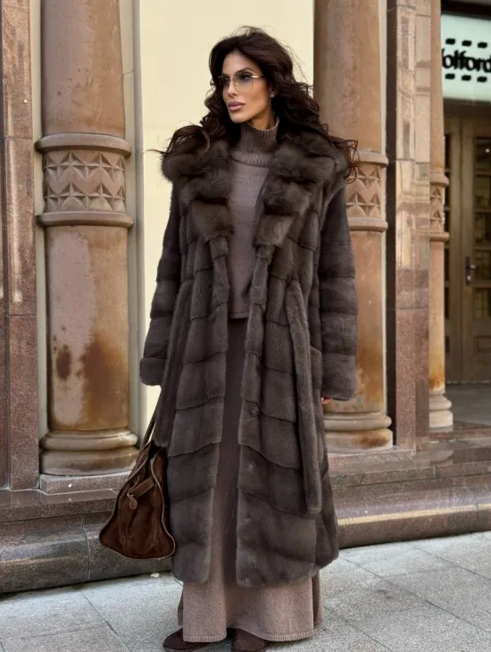 Шуба норковая в цвете мокко с капюшоном куница