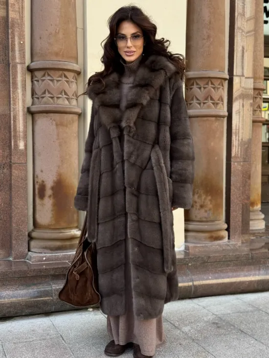 Шуба норковая в цвете мокко с капюшоном куница