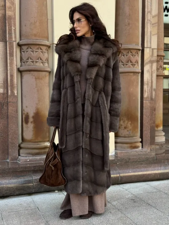 Шуба норковая в цвете мокко с капюшоном куница