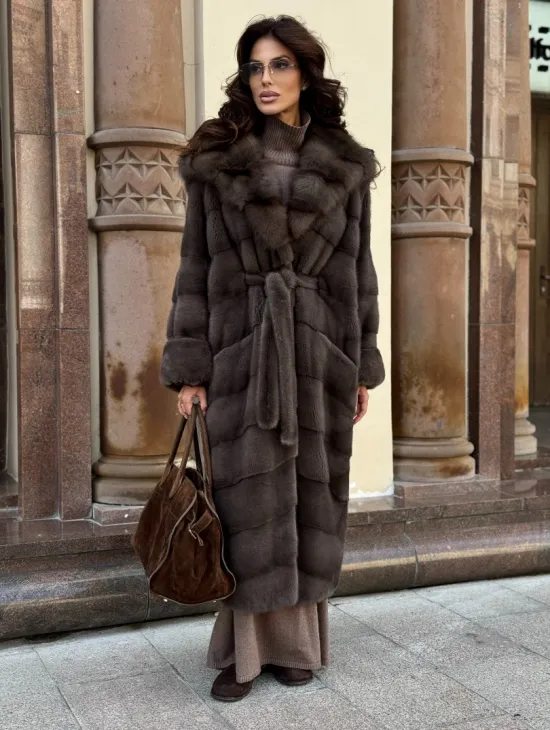 Шуба норковая в цвете мокко с капюшоном куница