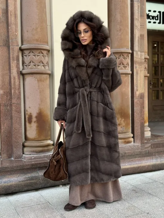 Шуба норковая в цвете мокко с капюшоном куница