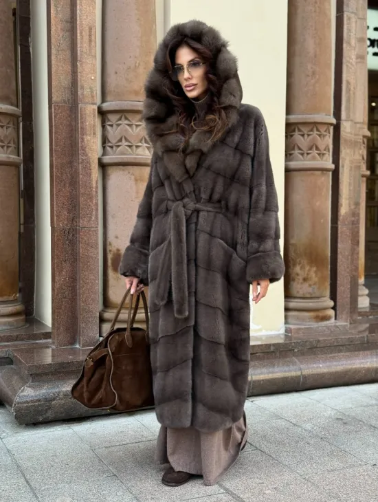 Шуба норковая в цвете мокко с капюшоном куница