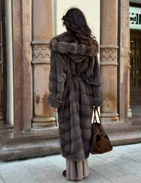 Шуба норковая в цвете мокко с капюшоном куница