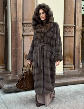 Шуба норковая в цвете мокко с капюшоном куница