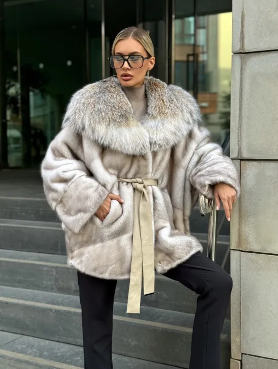 Шуба летучая мышь из норки Ivory с капюшоном из меха рыси