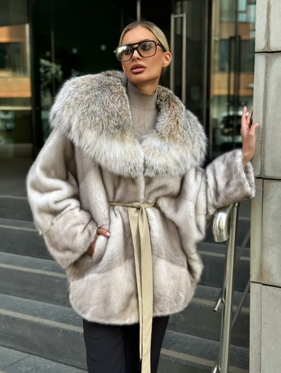 Шуба летучая мышь из норки Ivory с капюшоном из меха рыси