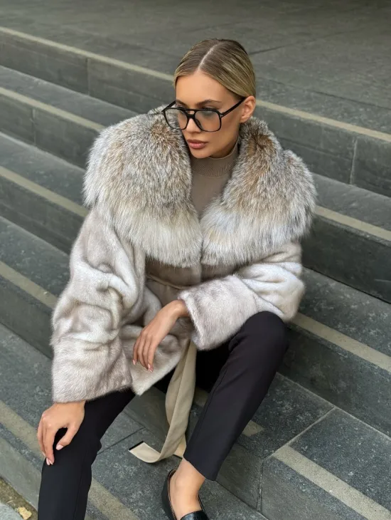 Шуба летучая мышь из норки Ivory с капюшоном из меха рыси