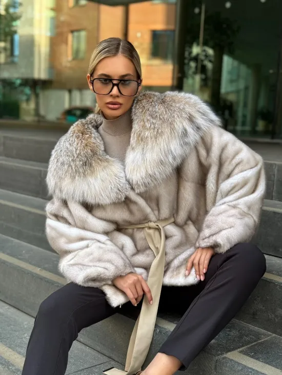 Шуба летучая мышь из норки Ivory с капюшоном из меха рыси