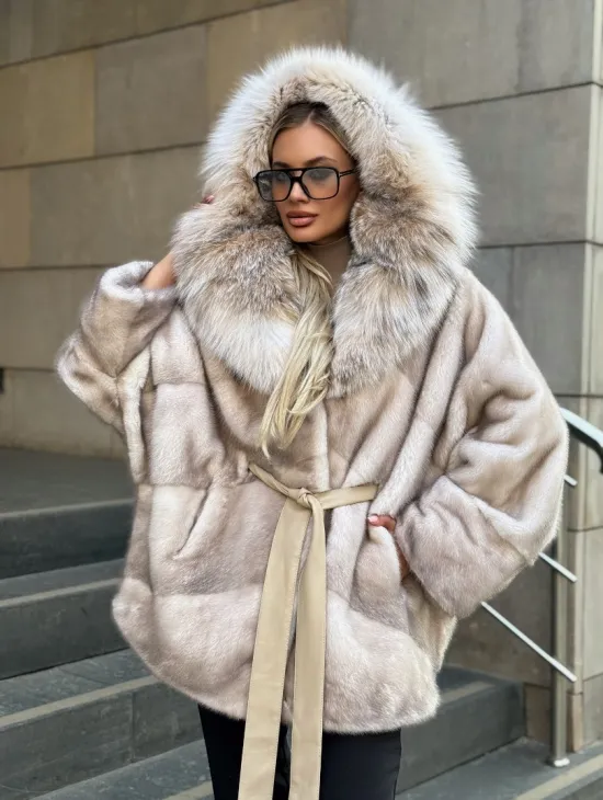 Шуба летучая мышь из норки Ivory с капюшоном из меха рыси