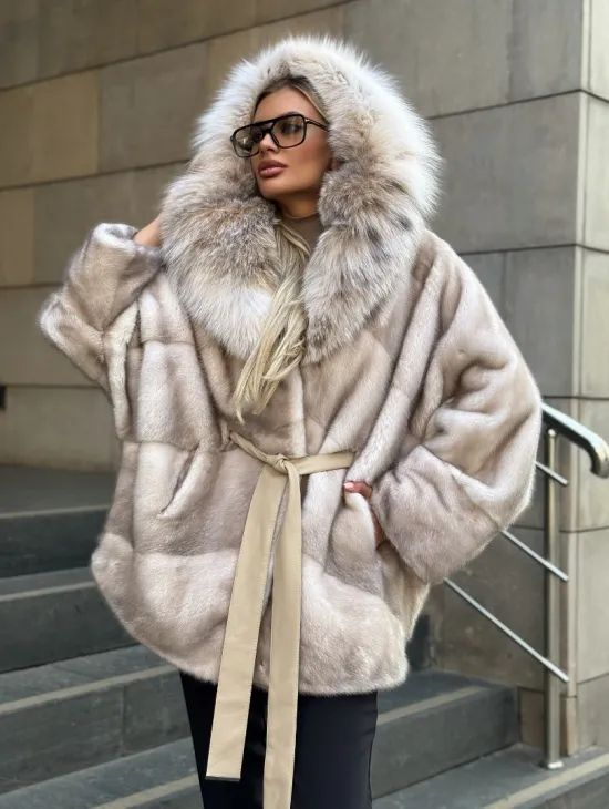 Шуба летучая мышь из норки Ivory с капюшоном из меха рыси