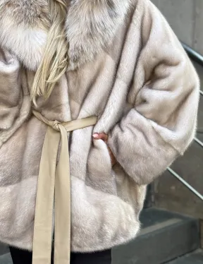 Шуба летучая мышь из норки Ivory с капюшоном из меха рыси