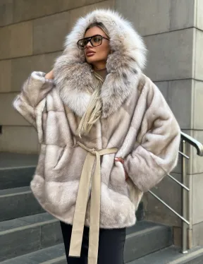 Шуба летучая мышь из норки Ivory с капюшоном из меха рыси