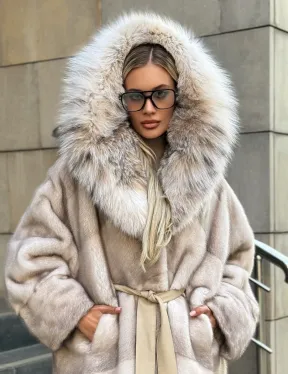Шуба летучая мышь из норки Ivory с капюшоном из меха рыси
