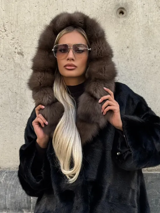 Черный норковый полушубок с капюшоном куница