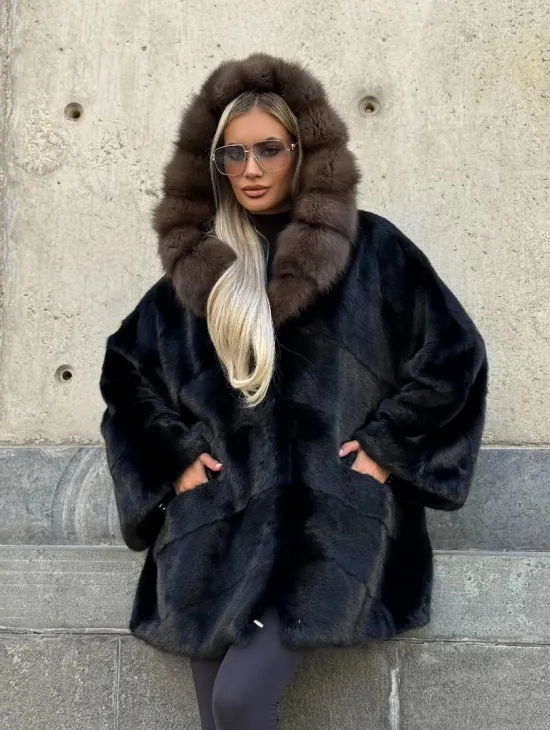 Черный норковый полушубок с капюшоном куница