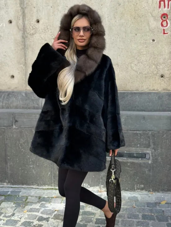 Черный норковый полушубок с капюшоном куница