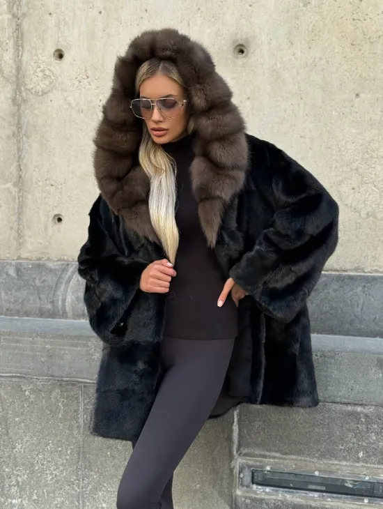 Черный норковый полушубок с капюшоном куница