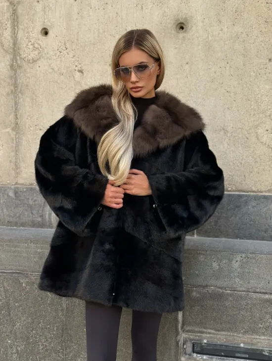 Черный норковый полушубок с капюшоном куница