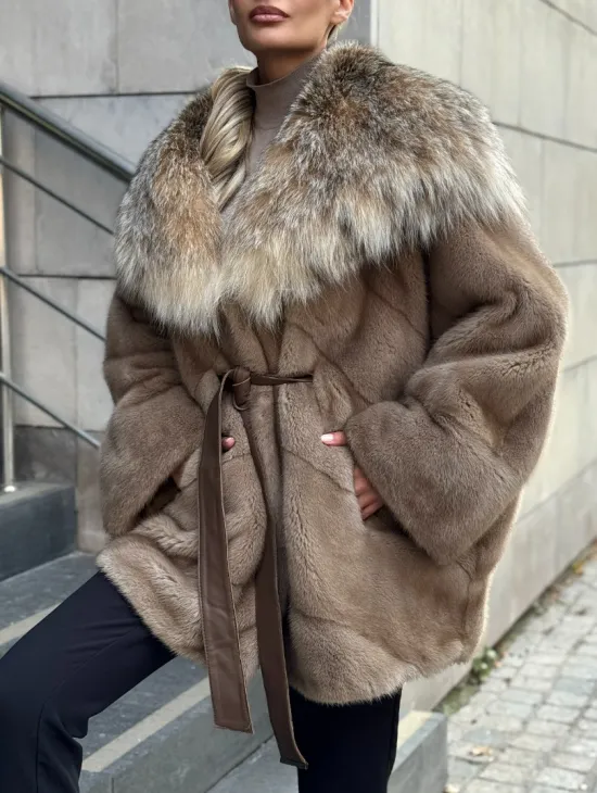 Женская шуба из меха норки Pastel с капюшоном из меха рыси