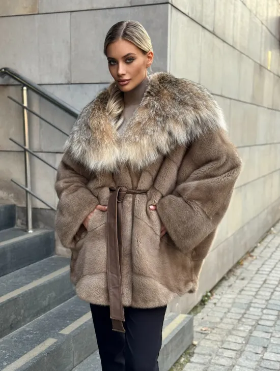 Женская шуба из меха норки Pastel с капюшоном из меха рыси