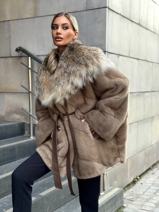 Женская шуба из меха норки Pastel с капюшоном из меха рыси