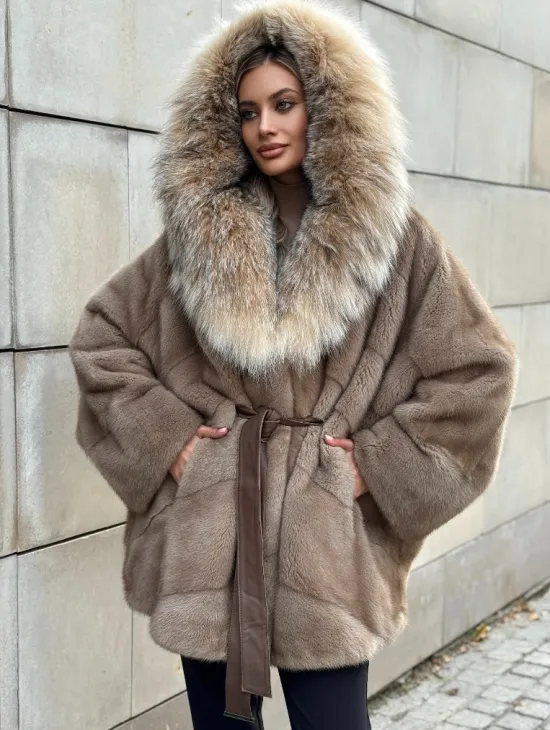 Женская шуба из меха норки Pastel с капюшоном из меха рыси