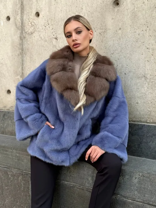 Короткая шуба норковая с воротником из куницы
