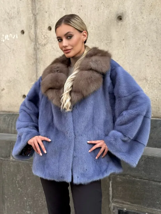 Короткая шуба норковая с воротником из куницы