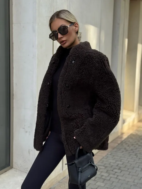 Двусторонняя коричневая дубленка из овчины