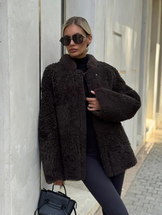 Двусторонняя коричневая дубленка из овчины