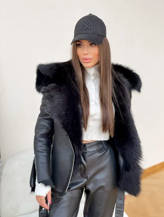 Стильная дубленка с капюшоном из овчины тоскана