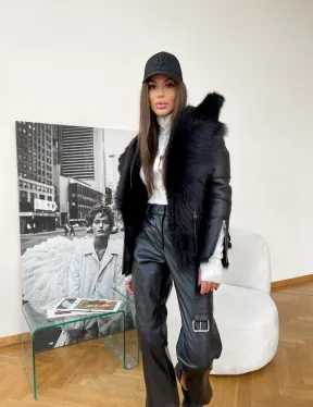 Стильная дубленка с капюшоном из овчины тоскана