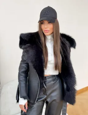 Стильная дубленка с капюшоном из овчины тоскана