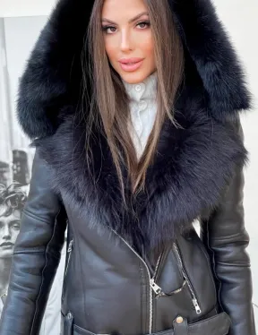 Стильная дубленка с капюшоном из овчины тоскана