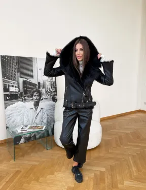 Стильная дубленка с капюшоном из овчины тоскана