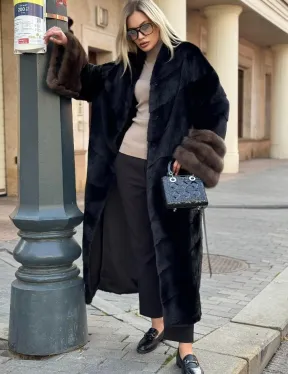 Черная норковая шуба с отделкой на рукавах из меха куницы