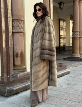 Шуба норковая пастель прямого кроя с отделкой на рукавах из меха куницы