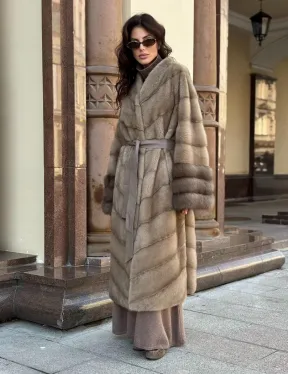 Шуба норковая пастель прямого кроя с отделкой на рукавах из меха куницы