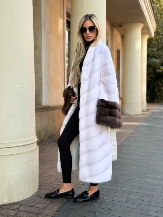 Белая норковая шуба с отделкой из куницы