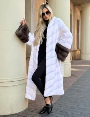 Белая норковая шуба с отделкой из куницы