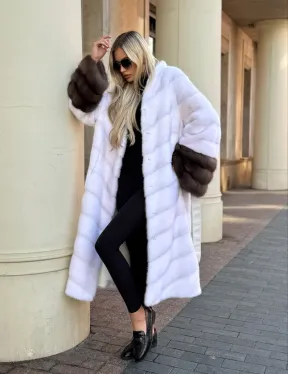 Белая норковая шуба с отделкой из куницы