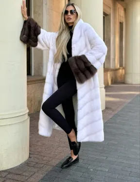 Белая норковая шуба с отделкой из куницы