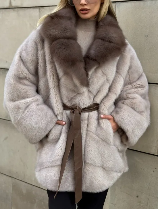 Шуба норковая летучая мышь с воротником куницы