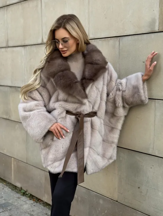 Шуба норковая летучая мышь с воротником куницы