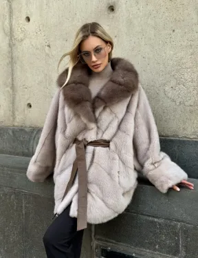 Шуба норковая летучая мышь с воротником куницы