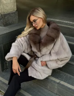 Шуба норковая летучая мышь с воротником куницы